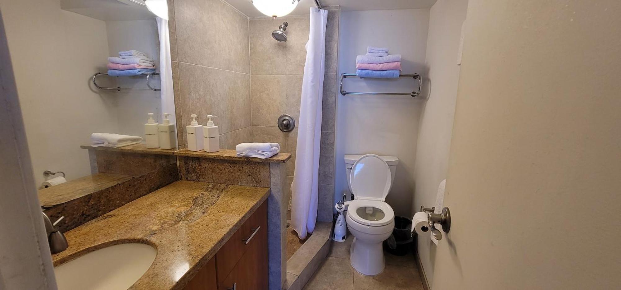 Waikiki Studio Steps To Beach-Mall Free Parking-Wifi هونولولو الغرفة الصورة