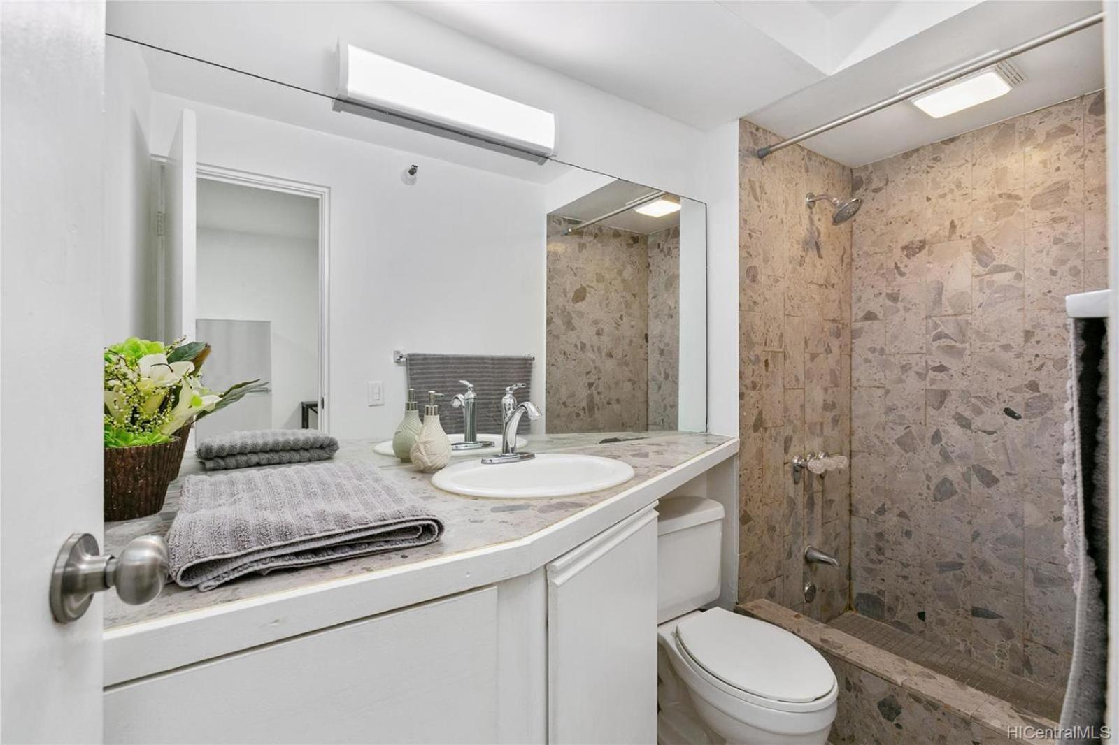 Waikiki Studio Steps To Beach-Mall Free Parking-Wifi هونولولو الغرفة الصورة