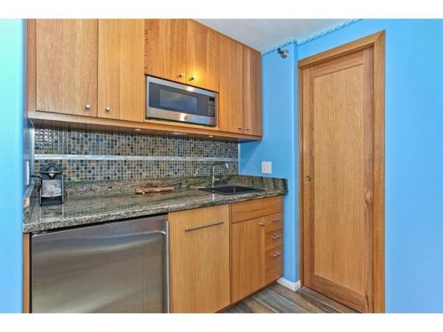 Waikiki Studio Steps To Beach-Mall Free Parking-Wifi هونولولو الغرفة الصورة