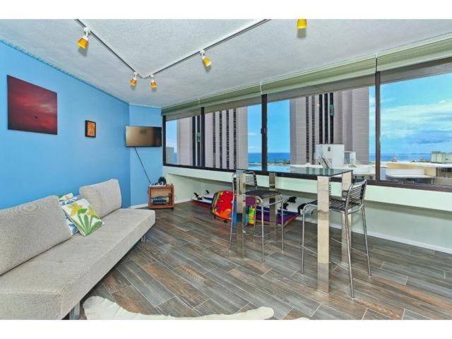 Waikiki Studio Steps To Beach-Mall Free Parking-Wifi هونولولو الغرفة الصورة